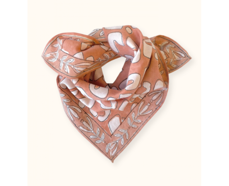 Petit foulard en coton motif Artistic melba – Apaches Collections chez Boêtique Petit foulard en coton motif Artistic melba – Apaches Collections chez Boêtique