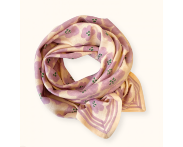 Grand foulard en coton motif floral Flora Bold lavande – Apaches Collections chez Boêtique