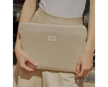 Housse d’ordinateur 15-16 pouces en coton damier écru et beige Elio – Recitem
Recitem