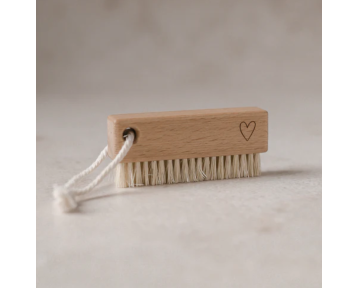 Brosse à ongles coeur