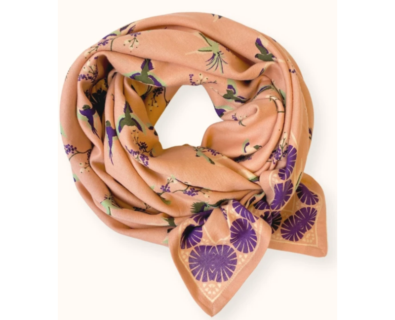 Grand foulard en coton motif cerisier blush – Apaches Collections chez Boêtique Grand foulard en coton motif cerisier blush – Apaches Collections chez Boêtique