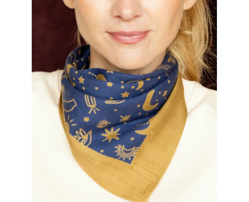 Petit foulard en coton motif Karma éclipse – Apaches Collections chez Boêtique Petit foulard en coton motif Karma éclipse – Apaches Collections chez Boêtique