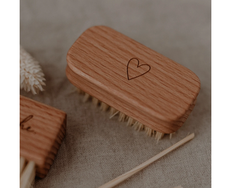 Brosse à ongles coeur