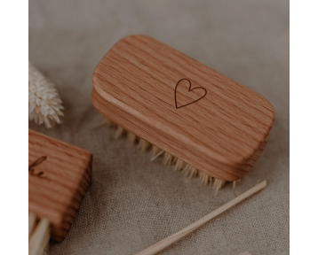 Brosse à ongles coeur