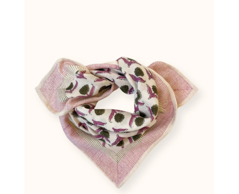 Petit foulard en coton motif Lotus kaki – Apaches Collections Petit foulard en coton motif Lotus kaki – Apaches Collections