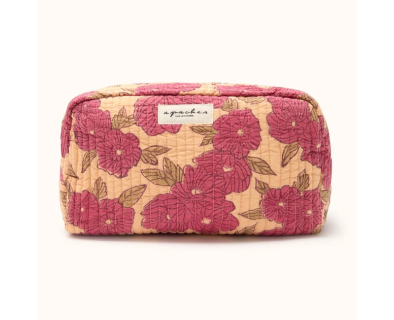 Trousse de toilette en coton matelassé beige à motifs floraux Bloom Macadamia – Apaches Collections Trousse de toilette en coton matelassé beige à motifs floraux Bloom Macadamia – Apaches Collections