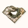 Foulard vert eucalyptus, motifs oiseaux