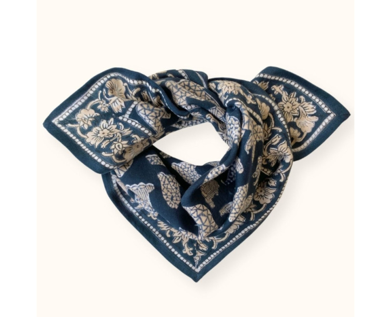 Foulard coton bleu marine à motifs ours beige Foulard coton bleu marine à motifs ours beige