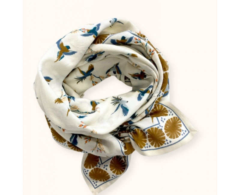 Foulards blanc imprimé oiseaux bleus et moutardes Foulards blanc imprimé oiseaux bleus et moutardes