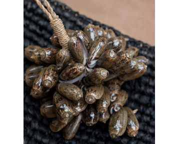 Pampille en coquillages marrons