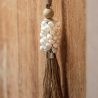 Pampille en coquillage et raphia