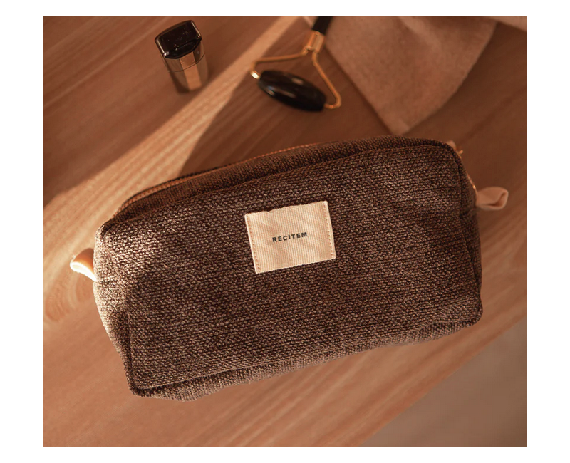 Trousse à maquillage en tissu charbon Cali – Recitem Trousse à maquillage en tissu charbon Cali – Recitem