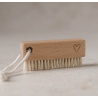 Brosse à ongles coeur avec lien