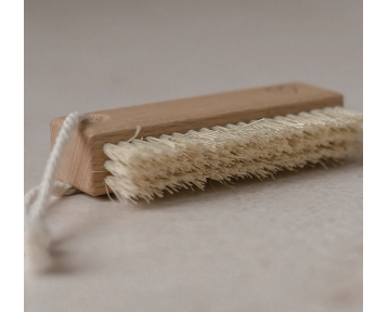 Brosse à ongles coeur avec lien