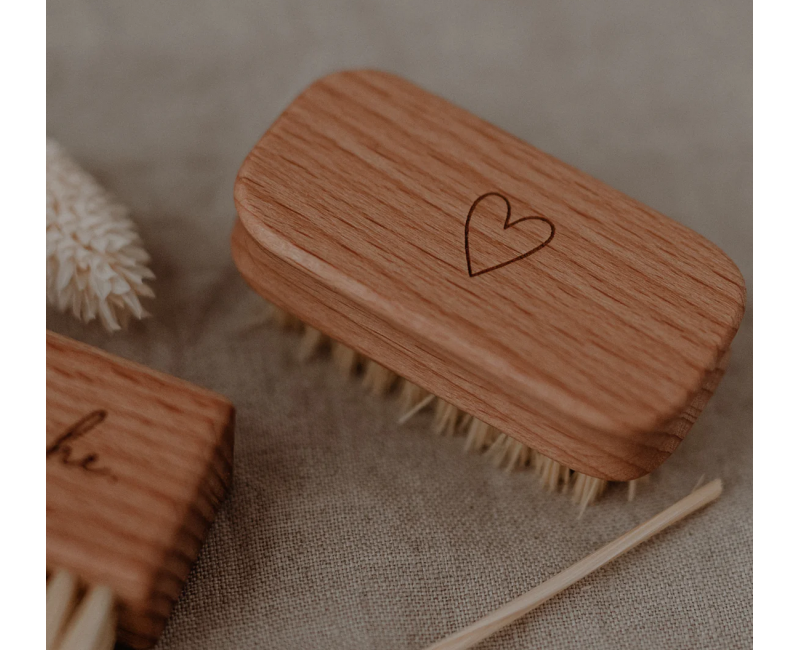 Brosse à ongles coeur