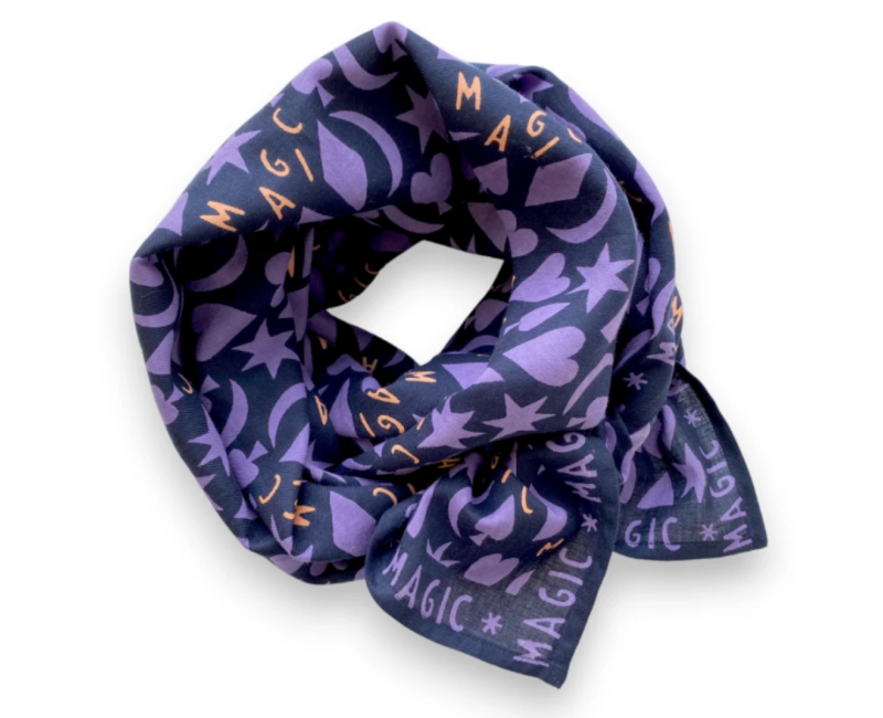 Grand foulard en coton motif Magic Dream – Apaches Collections chez Boêtique Grand foulard en coton motif Magic Dream – Apaches Collections chez Boêtique